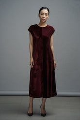 Velvet cap-sleeve midi dress with minimalist design and relaxed straight silhouette